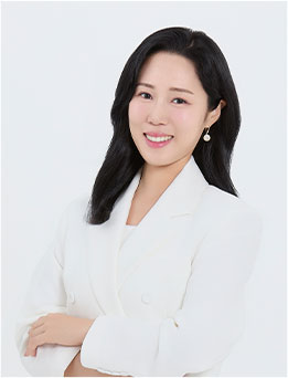 Chloe Yang — Senior Consultant