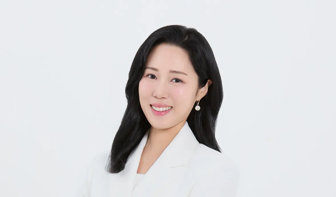 Chloe Yang · Senior Consultant