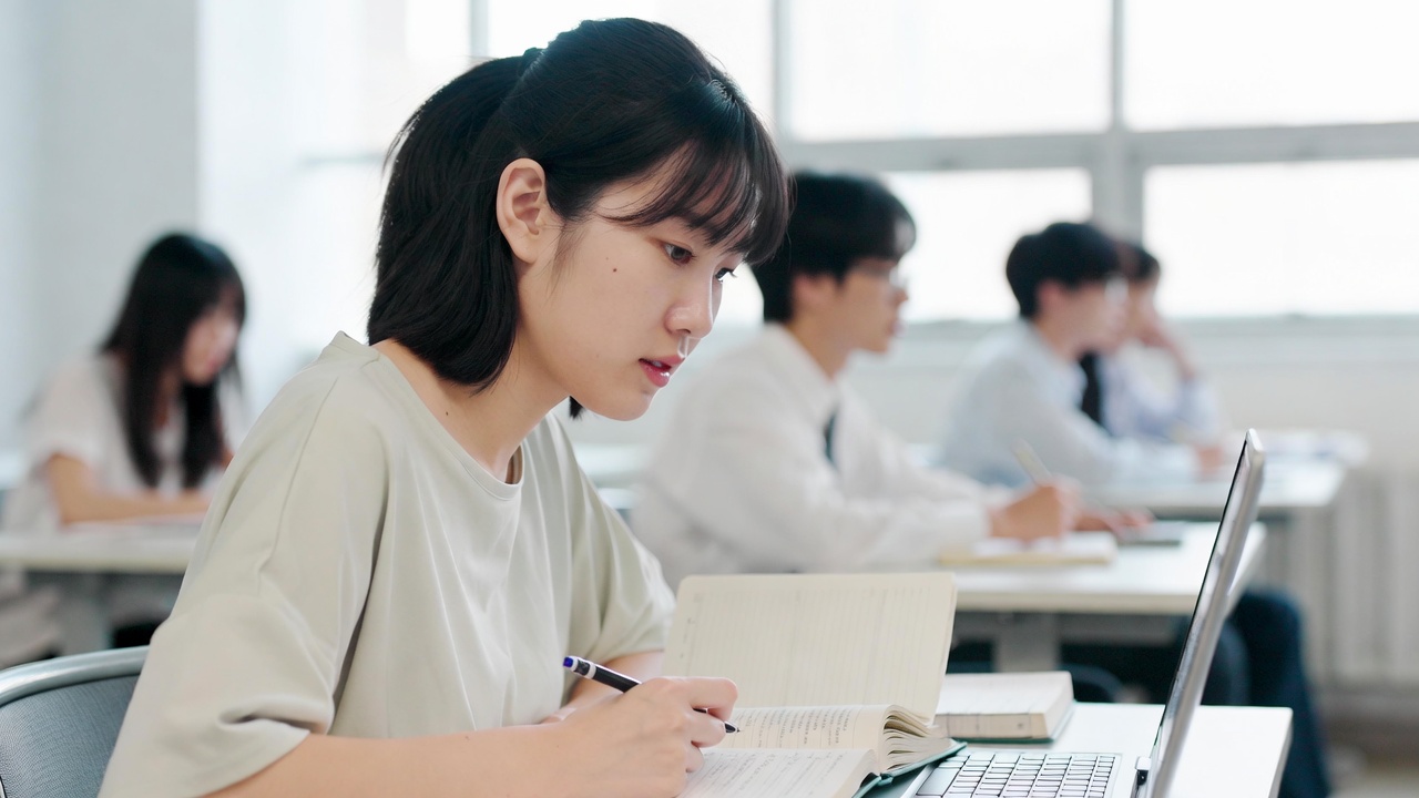 미국 대학 편입 루트를 고민하는 한국 유학생 · AESF 진학 경로 설계
